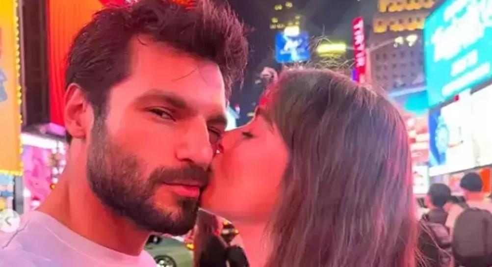 Özge Gürel ve Serkan Çayoğlu çiftinden aşk dolu poz