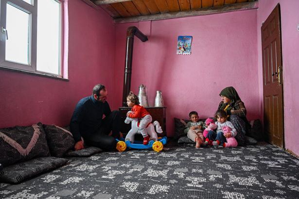 Köy boşaldı, onlar gitmedi - 30da 9 yıllık inat: Kimsenin cesaret edemediğini yaptılar