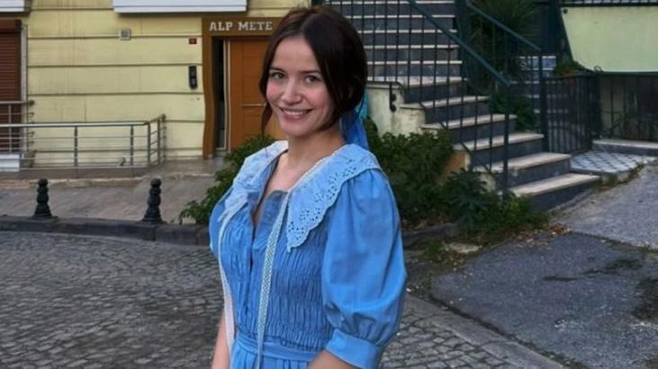 Yağmur Yüksel, sade güzelliğiyle dikkat çekti