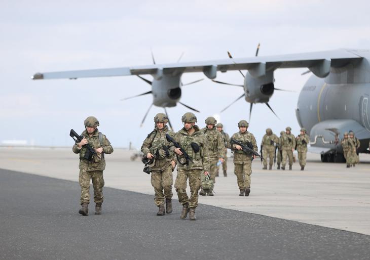 Duygusal karşılama NATO tatbikatında destan yazan Mehmetçik yurda döndü