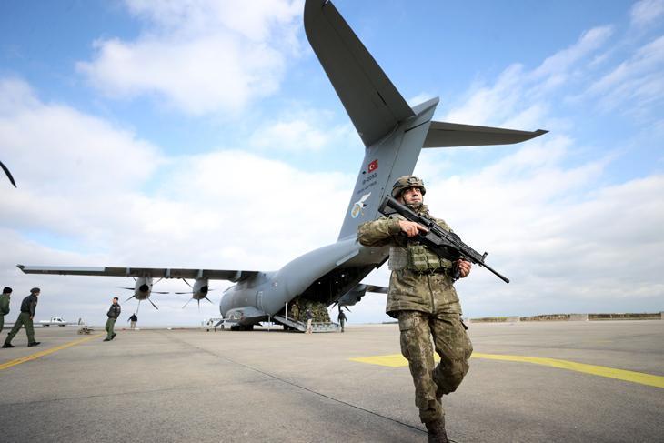Duygusal karşılama NATO tatbikatında destan yazan Mehmetçik yurda döndü