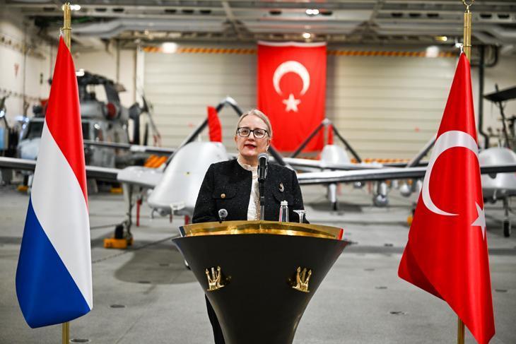 Avrupa’nın kalbinde gövde gösterisi TCG Anadolu Rotterdam Limanı’nda