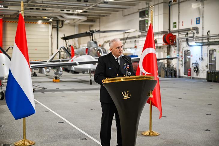 Avrupa’nın kalbinde gövde gösterisi TCG Anadolu Rotterdam Limanı’nda