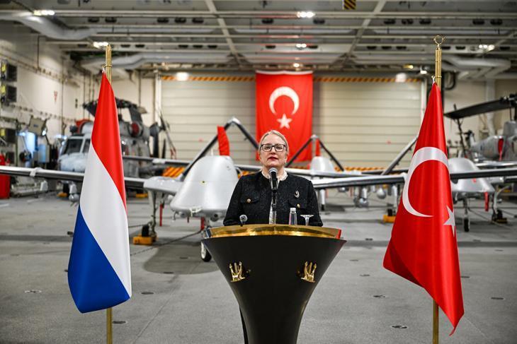 Avrupa’nın kalbinde gövde gösterisi TCG Anadolu Rotterdam Limanı’nda