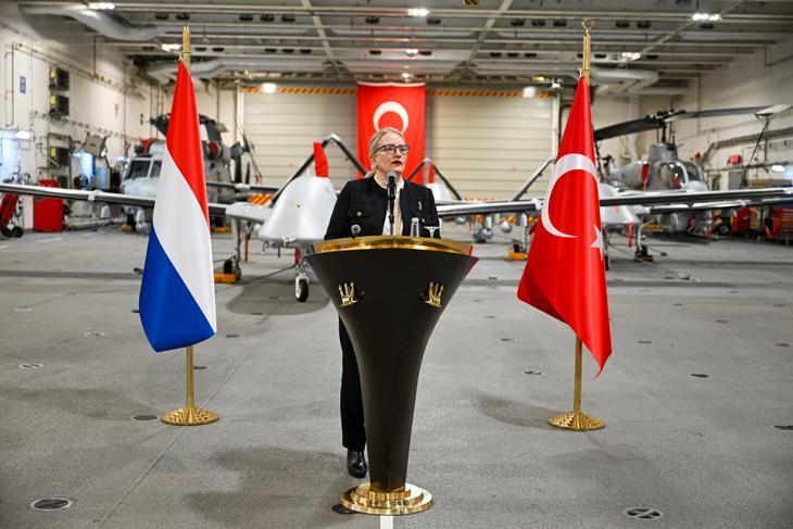 Avrupa’nın kalbinde gövde gösterisi TCG Anadolu Rotterdam Limanı’nda