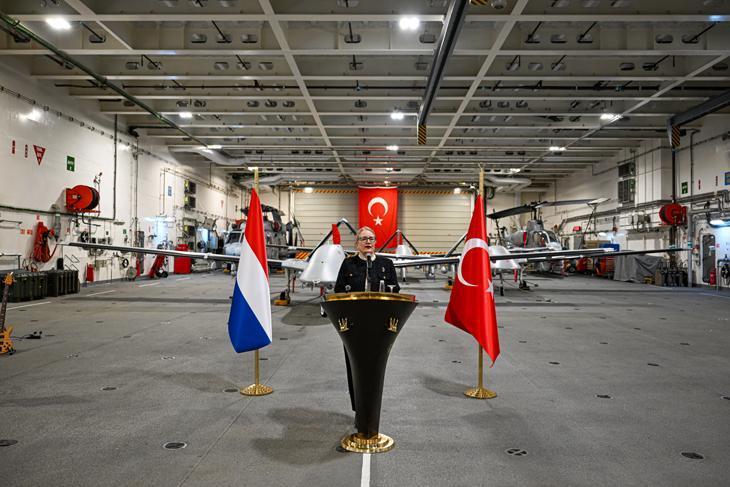 Avrupa’nın kalbinde gövde gösterisi TCG Anadolu Rotterdam Limanı’nda