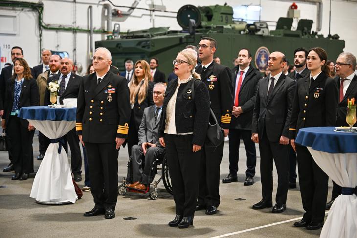 Avrupa’nın kalbinde gövde gösterisi TCG Anadolu Rotterdam Limanı’nda