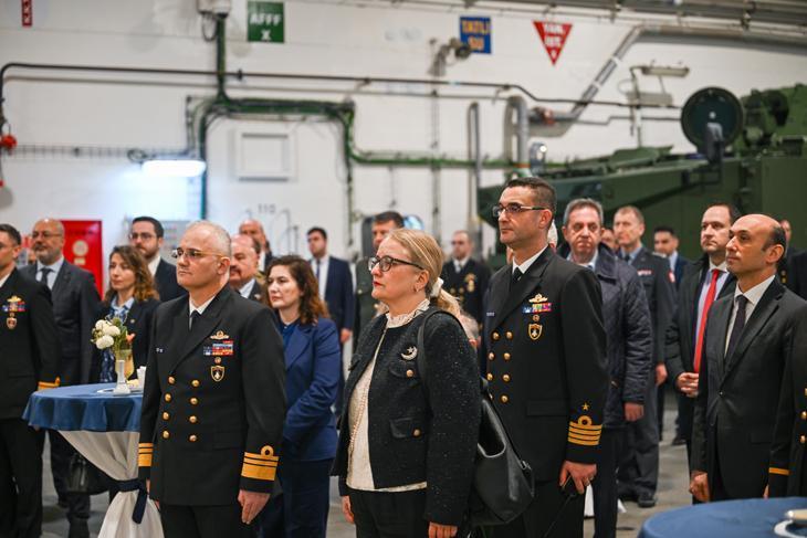 Avrupa’nın kalbinde gövde gösterisi TCG Anadolu Rotterdam Limanı’nda