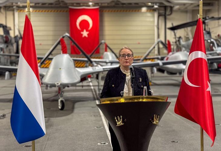 Avrupa’nın kalbinde gövde gösterisi TCG Anadolu Rotterdam Limanı’nda