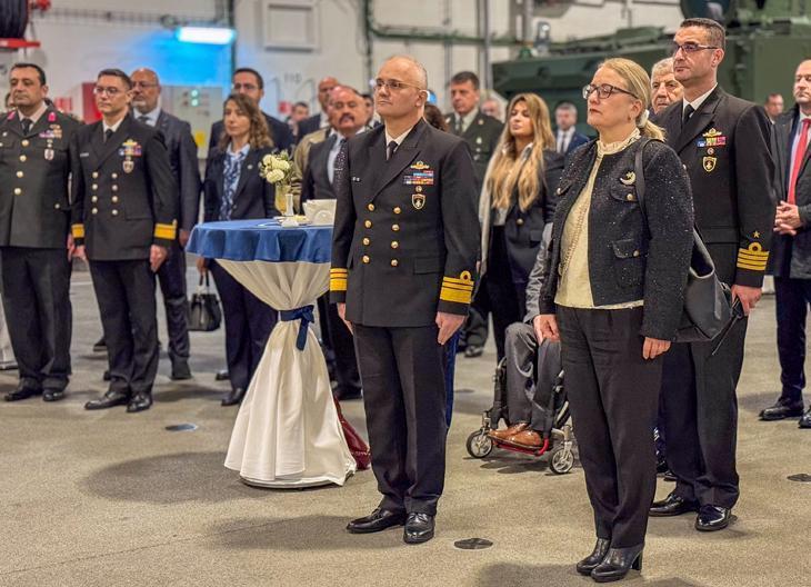 Avrupa’nın kalbinde gövde gösterisi TCG Anadolu Rotterdam Limanı’nda