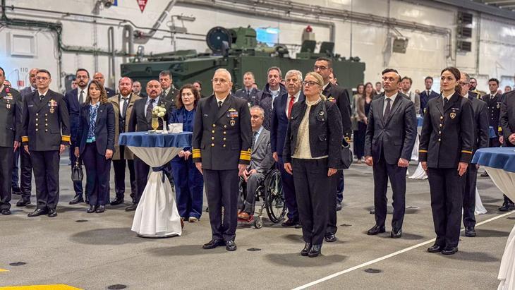 Avrupa’nın kalbinde gövde gösterisi TCG Anadolu Rotterdam Limanı’nda