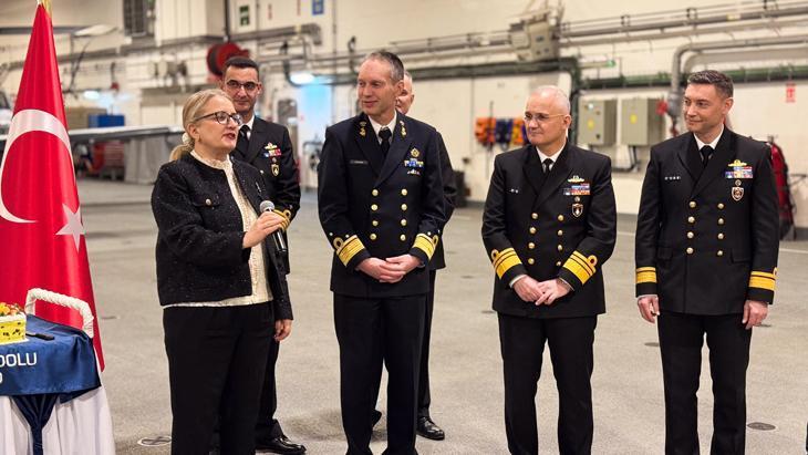 Avrupa’nın kalbinde gövde gösterisi TCG Anadolu Rotterdam Limanı’nda