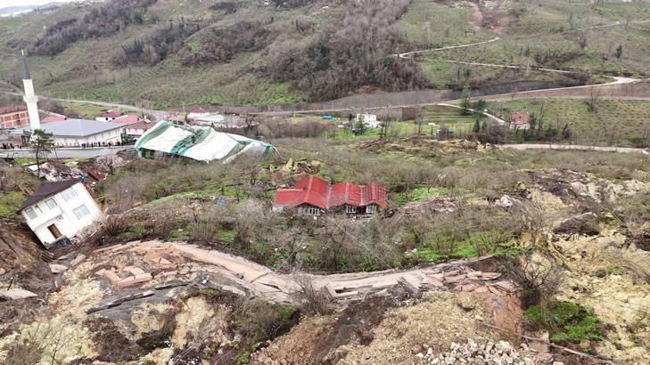Orduda heyelan: Evler yıkıldı, yol çöktü Bölgeye giriş-çıkış kapandı