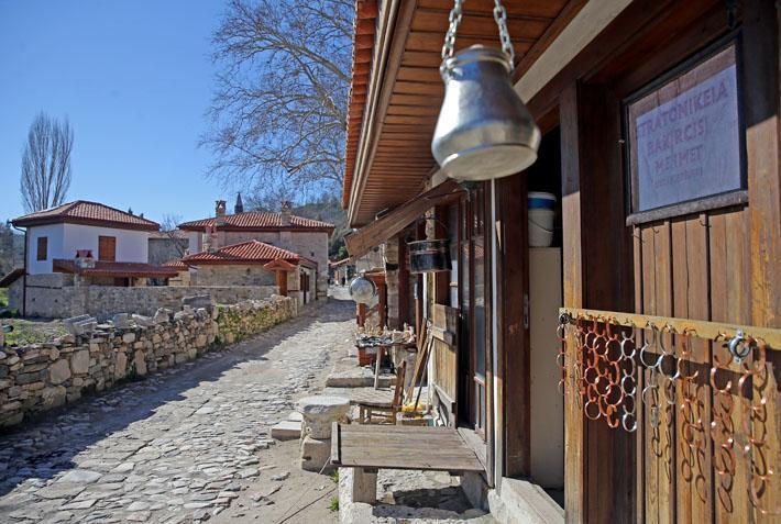 Gladyatörler kentinde zaman yolculuğu Restore edilen dükkanlarda geleneksel meslekler yaşatılacak