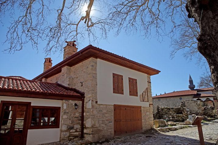 Gladyatörler kentinde zaman yolculuğu Restore edilen dükkanlarda geleneksel meslekler yaşatılacak