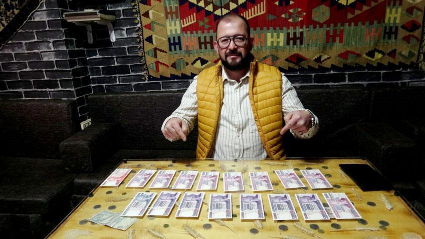 20 yıllık para koleksiyonu Kumbarayla başladı, 600 parçalık tarihe dönüştü 20 yıllık para koleksiyonu Kumbarayla başladı, 600 parçalık tarihe dönüştü