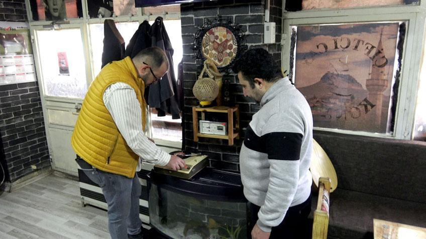 20 yıllık para koleksiyonu Kumbarayla başladı, 600 parçalık tarihe dönüştü 20 yıllık para koleksiyonu Kumbarayla başladı, 600 parçalık tarihe dönüştü