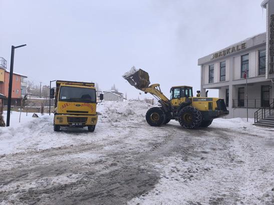 Termometreler eksi 18’i gördü, 3 metrelik buz sarkıtları oluştu: Soğuktan dışarı çıkamıyoruz