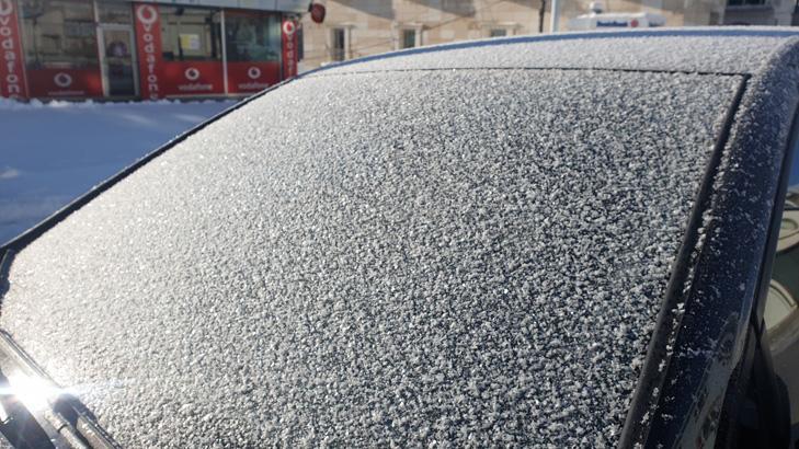 Termometreler eksi 18’i gördü, 3 metrelik buz sarkıtları oluştu: Soğuktan dışarı çıkamıyoruz