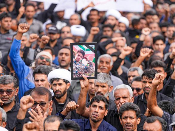 ABD-İsrailin İranda ilkokula düzenlediği saldırıda ölen çocuklar için cenaze töreni düzenlendi