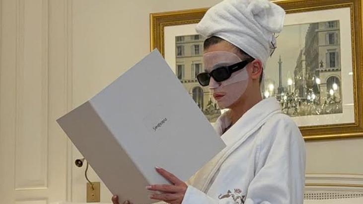 Pariste Serenay Sarıkaya rüzgarı Kırmızı halıda esti geçti