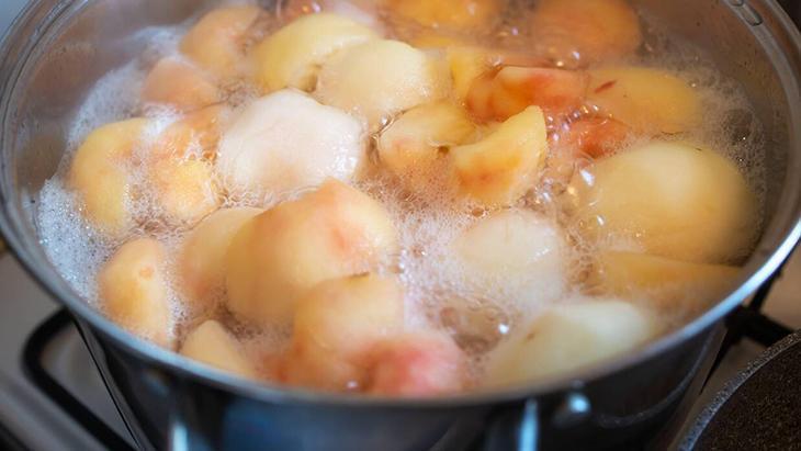 Kaynar elma suyu kilo mu verdiriyor Tarçın ve zencefil de ekliyorlar ama gerçek başka