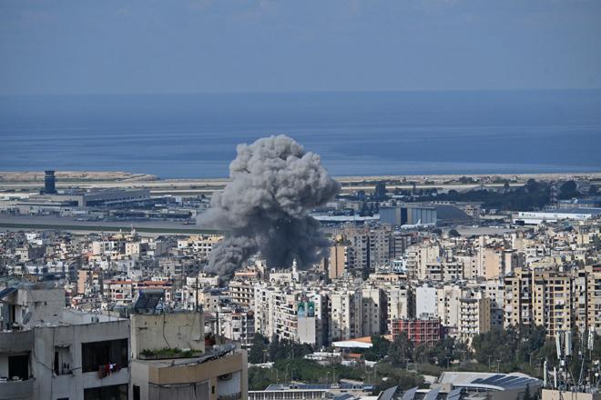 İsrailden Lübnana hava saldırısı İşte bölgeden sıcak görüntüler