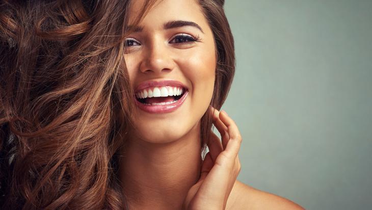 Saçları hızlıca uzatıp besliyor Ev yapımı saç yağından gelen mucize