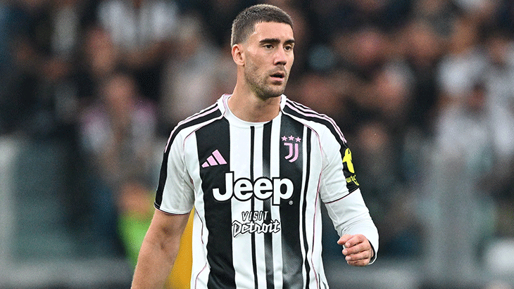 VLAHOVIC'E YAKIN TAKİP
Adı Fenerbahçe ile anılan bir diğer isim de Juventus forması giyen Dusan Vlahovic. Juventus, Sırp yıldızın sözleşmesini uzatmak istiyor ancak yıllık 12 milyon Euro’luk maaşını 6 milyon Euro’ya indirmesi koşuluyla. Görüşmeler devam etse de Vlahovic’in bu kadar büyük bir indirime sıcak bakmadığı belirtildi.
Fenerbahçe gibi Barcelona da 26 yaşındaki golcünün durumunu yakından merak ediyor.