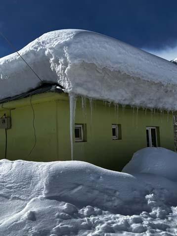 Birçok kentte hayat durdu Kar 2 metreyi aştı, evler yok oldu sıcaklık eksi 20 dereceye düştü
