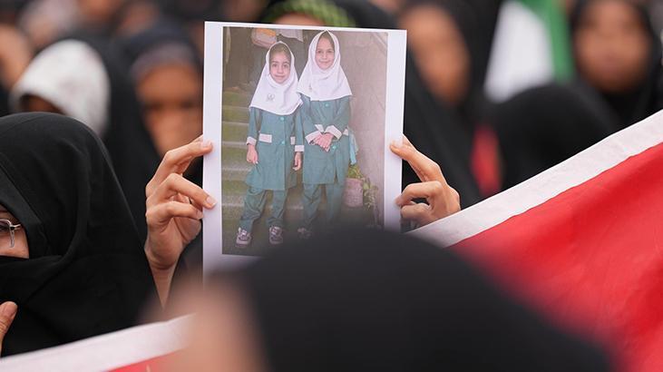 İkinci bomba mescidi vurdu Küçük kızım tamamen yanmıştı, onu sıkıca tuttuğu okul çantasından tanıyabildik İkinci bomba mescidi vurdu Küçük kızım tamamen yanmıştı, onu sıkıca tuttuğu okul çantasından tanıyabildik