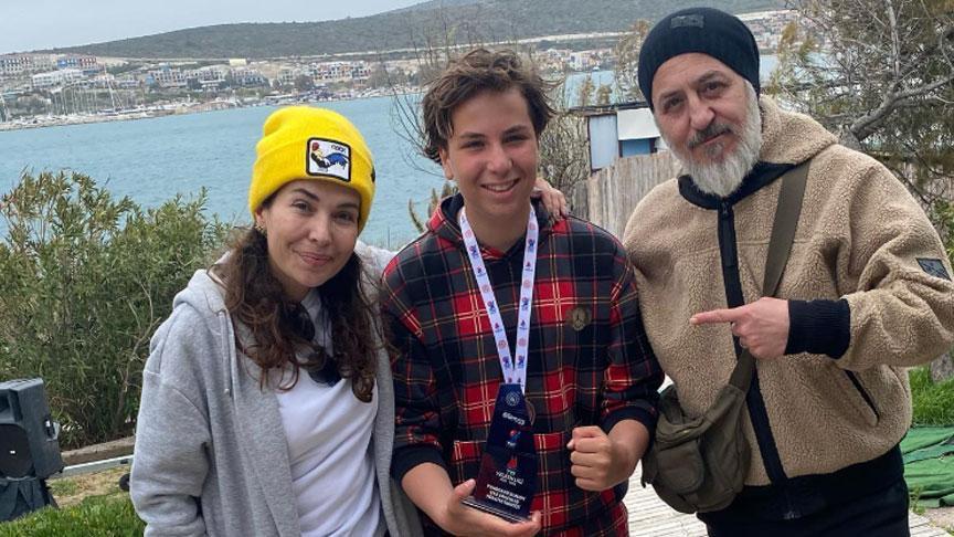 Ünlü çiftin oğlu artık 17 yaşında Annesinin boyunu geçti