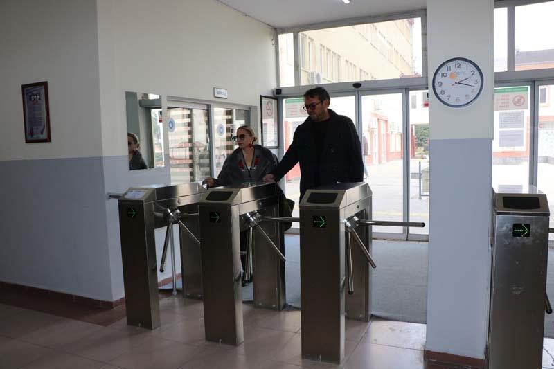 EŞİMLE BİRLİKTE SON SINIF ÖĞRENCİSİYİZ