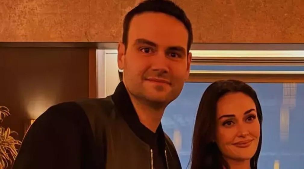 Esra Bilgiç ve Faruk Sabancı aşkı tam gaz devam ediyor Ünlü çiftten romantik poz