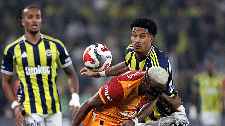 GEÇEN SEZON SAKATLIK YAŞADI
Fenerbahçe'de İsmail Kartal'ın ardından göreve gelen Jose Mourinho da Jayden Oosterwolde'ye güvenen isim oldu.
Mourinho, Hollandalı oyuncuya UEFA Şampiyonlar Ligi Elemeleri, UEFA Avrupa Ligi ve Süper Lig'deki maçlarda formayı verdi.
2024 yılının ekim ayında yaşadığı sakatlık sonrasında ameliyat edilen Oosterwolde, sezonun kalanında forma giyemedi.
Fenerbahçe formasıyla 2024-2025 sezonunda 8'i Süper Lig, 6'sı Avrupa mücadelesi olmak üzere 14 karşılaşmada sahaya çıkan Oosterwolde, 1274 dakika sahada kaldı.