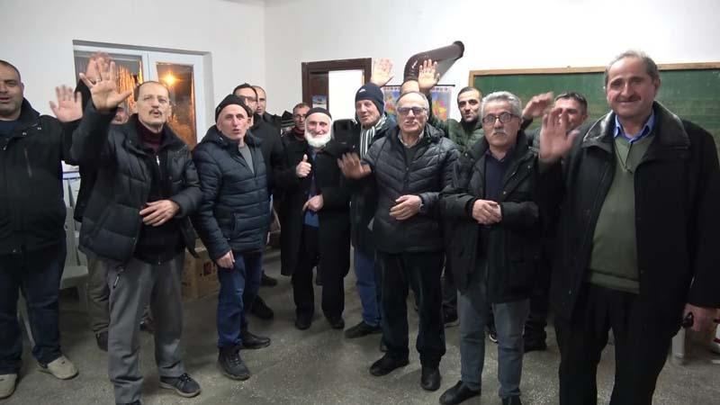 Köyde ezber bozan gelenek Kadınlar yemek yapmıyor, sofraya erkekler kuruyor: Elimizi bile sürmüyoruz