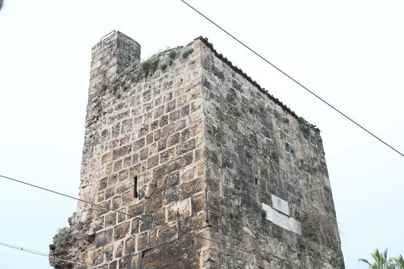 Duvarların ya da bitkiler arasına gizlenmiş Antalyada 800 yıllık sır: Müthiş bir iş