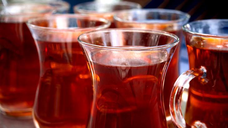 Bir bardak çay ağız bakterilerini yok ediyor Kaynar değil ılık içmek gerekiyormuş