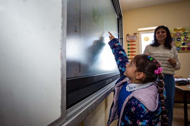 Erzurumda 70 yıllık karanlığı, 6 yaşındaki Ada aydınlattı