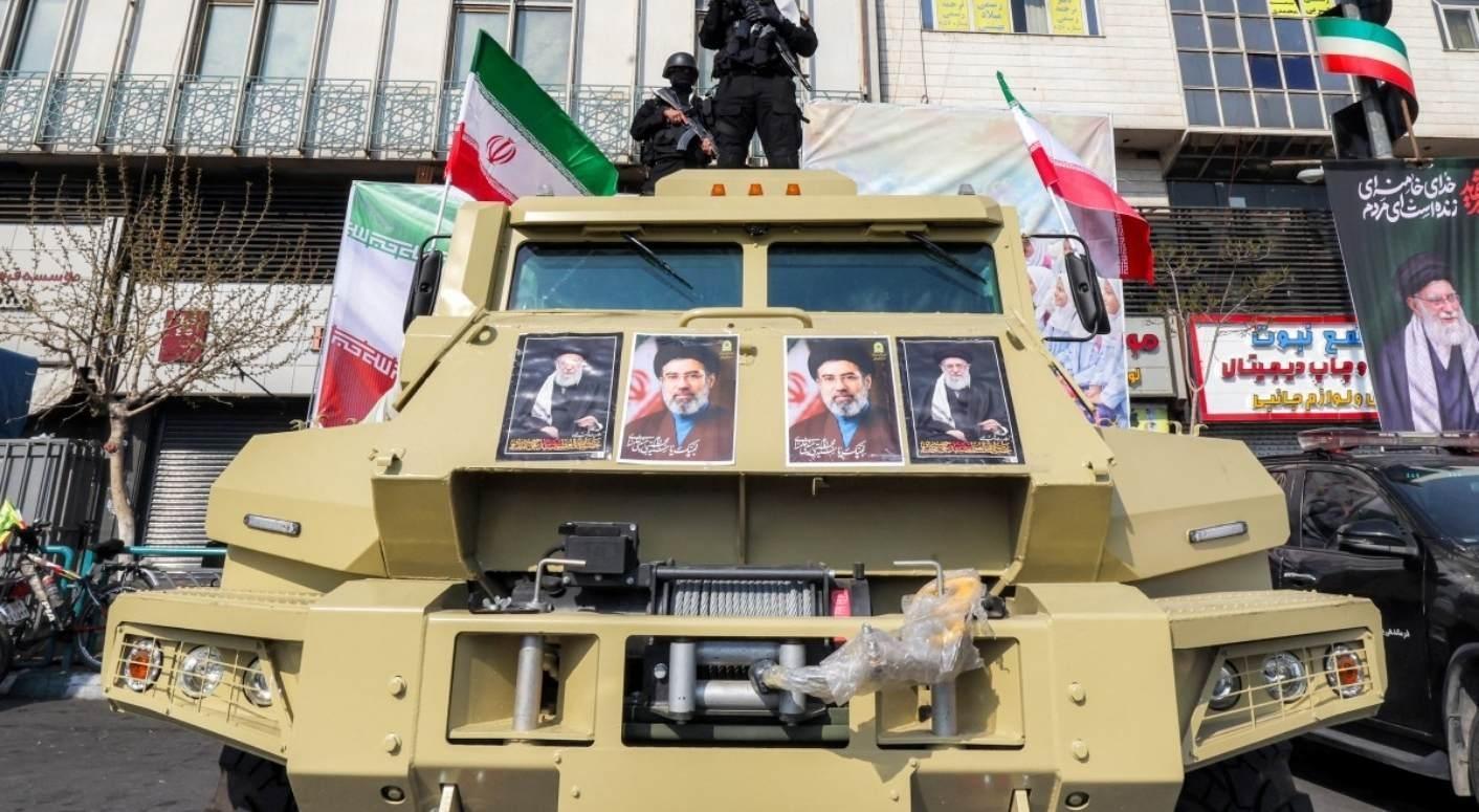 Tahranda binler yeni dini lider Mücteba Hamaney için meydanlarda İsrailden tehdit: Yürüyen bir ölü