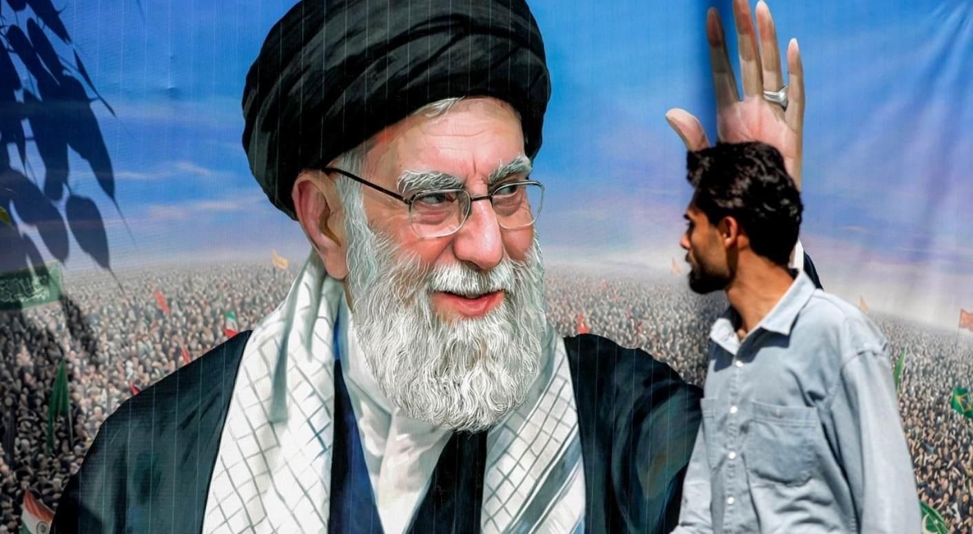Tahranda binler yeni dini lider Mücteba Hamaney için meydanlarda İsrailden tehdit: Yürüyen bir ölü