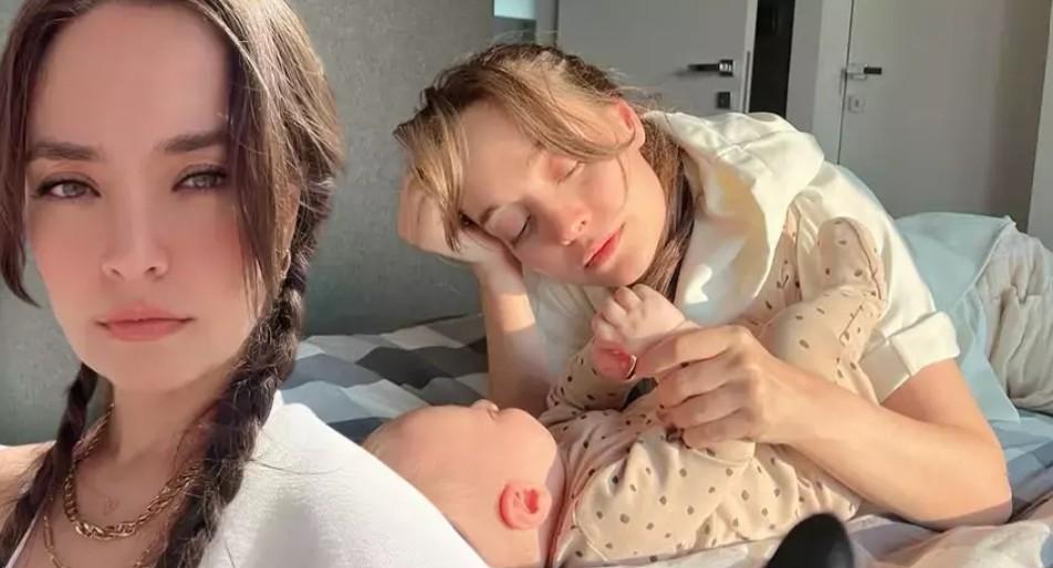 Zeynep Tuğçe Bayat ve Cansel Elçin çiftinden mutlu aile tablosu