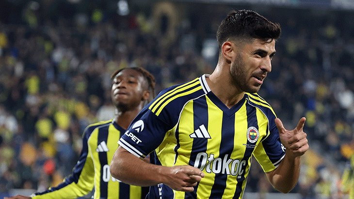 SÜPER KUPA'YI KAZANDI
Marco Asensio, Fenerbahçe'deki ilk sezonu henüz dolmadan Süper Kupa'da şampiyonluk yaşadı. Galatasaray ile oynanan ve 2-0 kazanılan finalde takımının ikinci golünün asistini yapan İspanyol futbolcu, şimdi şampiyonluk hedefliyor. Alex de Souza da ilk sezonunda Süper Lig'de şampiyonluk yaşamıştı.