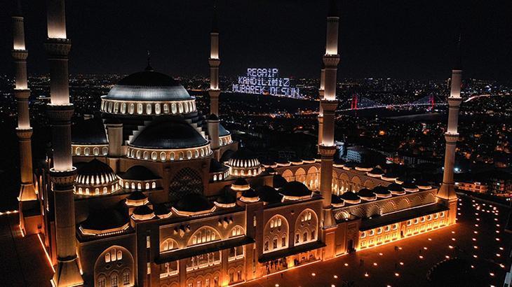 BUGÜN CUMA NAMAZI SAAT KAÇTA KILINACAK