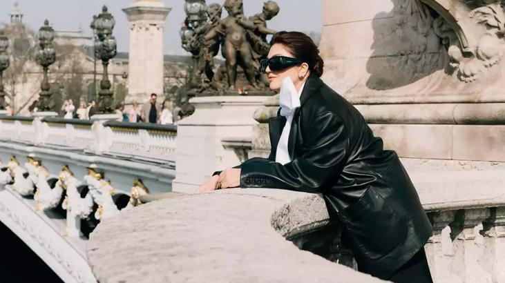 Paris fotoğraflarını peş peşe sıralamıştı: Sibel Canın ilginç ayakkabıları dikkat çekti