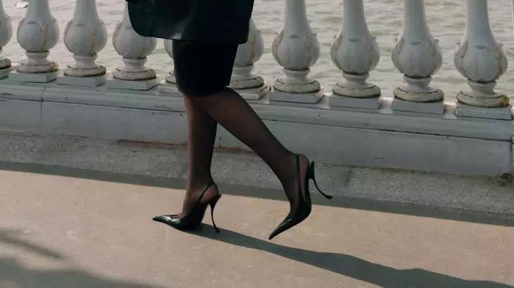 Paris fotoğraflarını peş peşe sıralamıştı: Sibel Canın ilginç ayakkabıları dikkat çekti