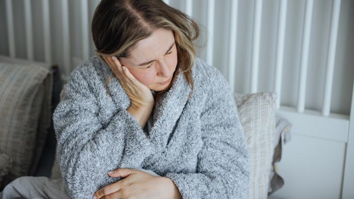 GEÇMEYEN KULAK AĞRISI CİDDİ HASTALIKLARIN BELİRTİSİ OLABİLİR