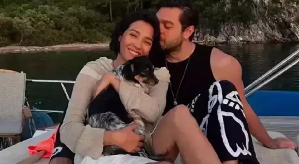 Fransada aşka geldiler Aybüke Pusat ve Furkan Andıç çiftinden romantik kareler