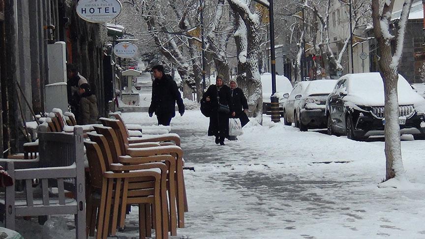 Mart ortasında kar sürprizi Kar kalınlığı yarım metreyi geçti, birçok kent için yeniden alarm verildi Mart ortasında kar sürprizi Kar kalınlığı yarım metreyi geçti, birçok kent için yeniden alarm verildi