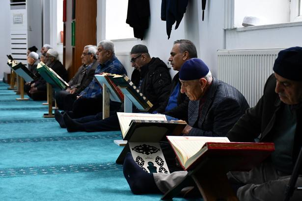 Ramazan’ın asırlık geleneği: Camilerde mukabele halkaları